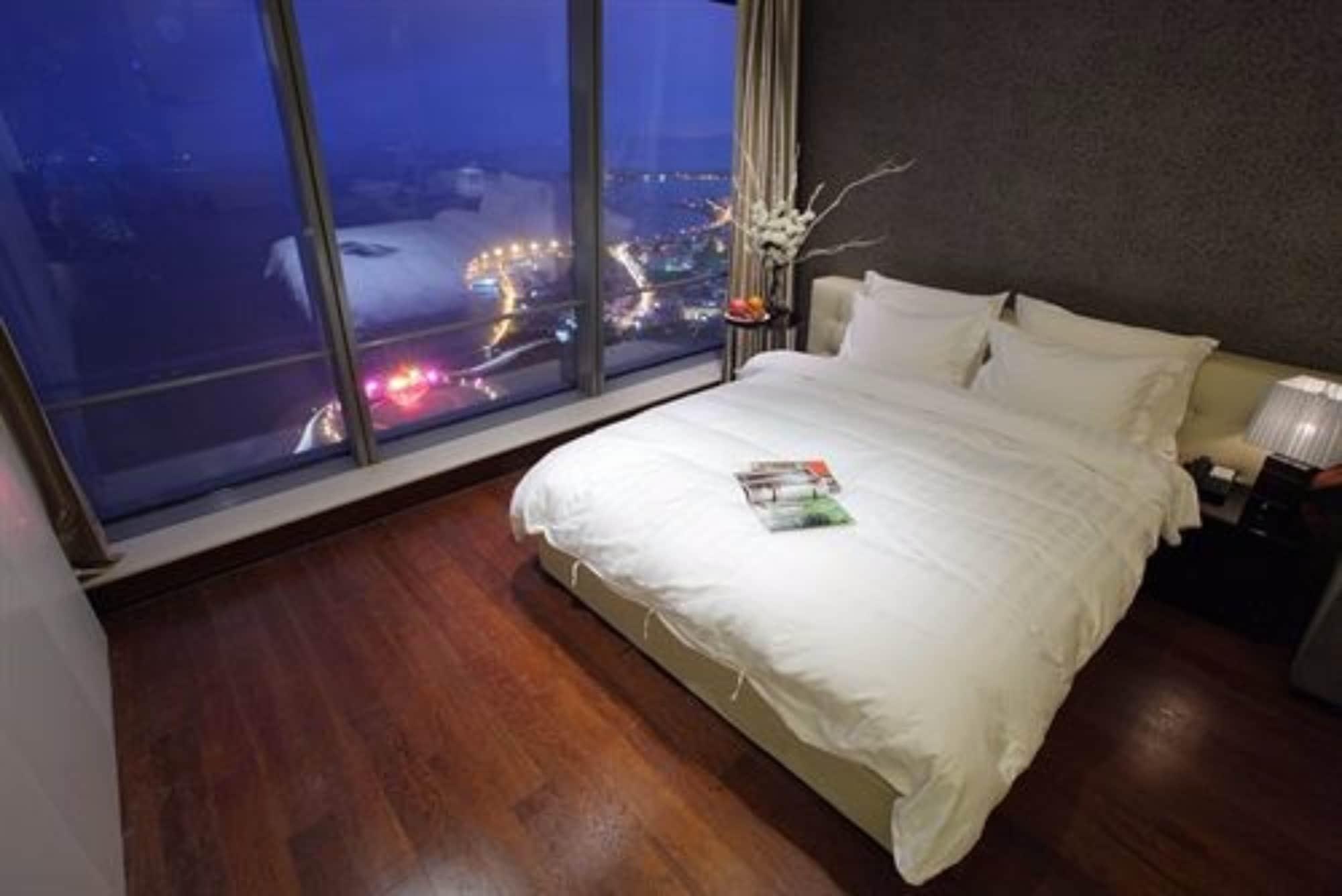 Grand Madison Qingdao Harbour-View Central（Former Qingdao Farglory Hotel） Dış mekan fotoğraf