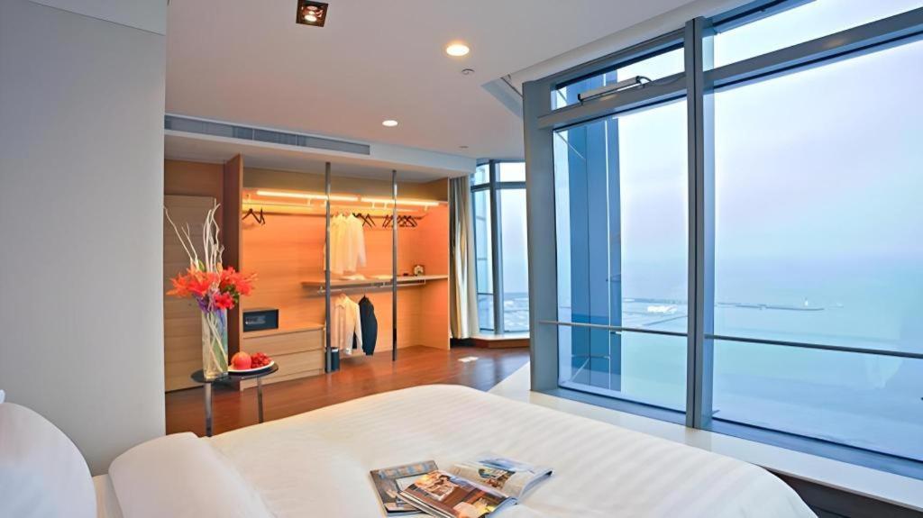 Grand Madison Qingdao Harbour-View Central（Former Qingdao Farglory Hotel） Dış mekan fotoğraf
